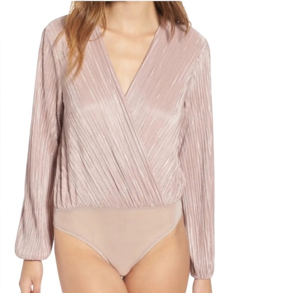 ASTR The Label Deep-V Pleated Pink Bodysuit- Size Small - Picture 2 of 11